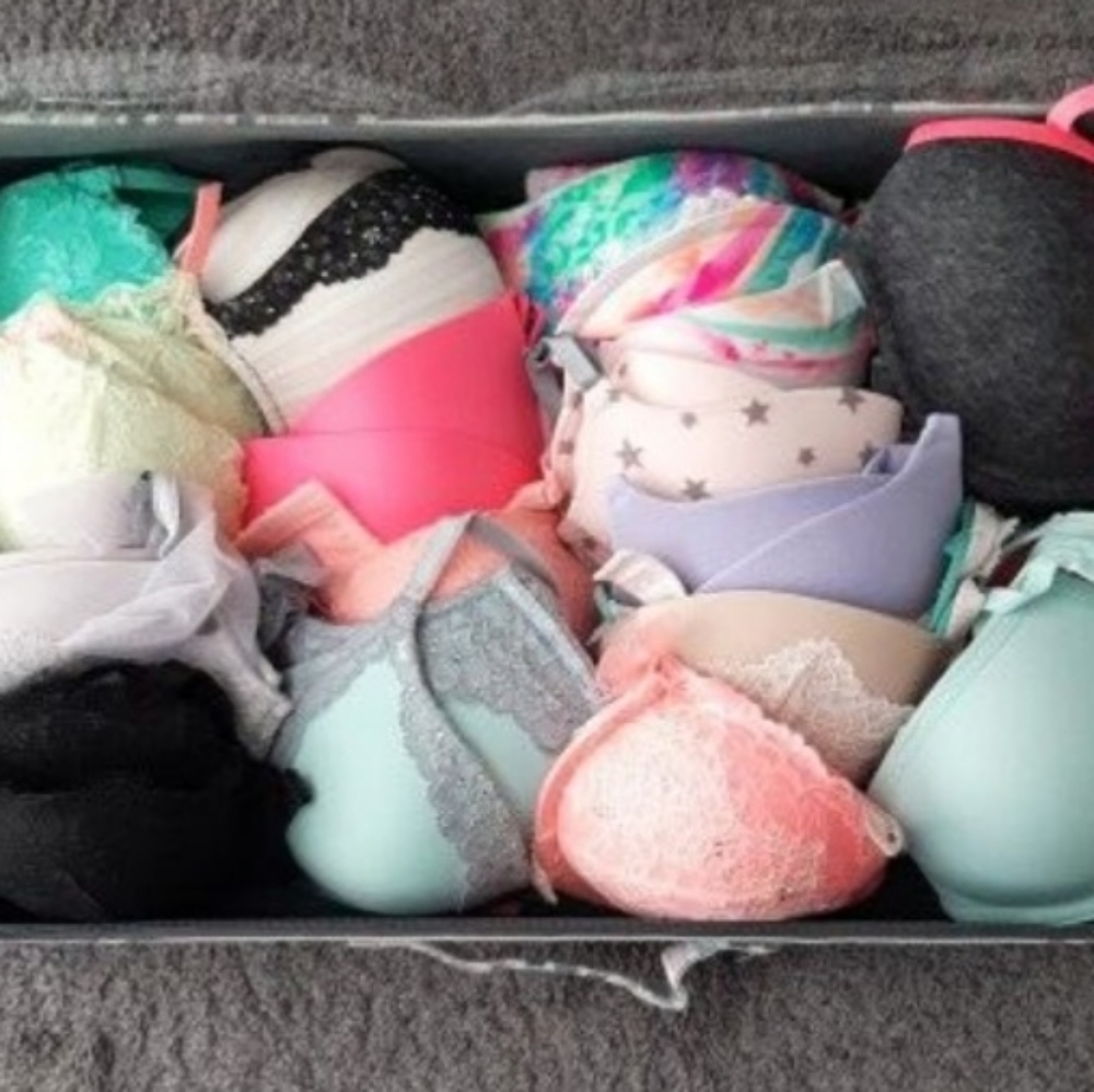 17 Victoria's Secret Bras, 10 w/matching panties